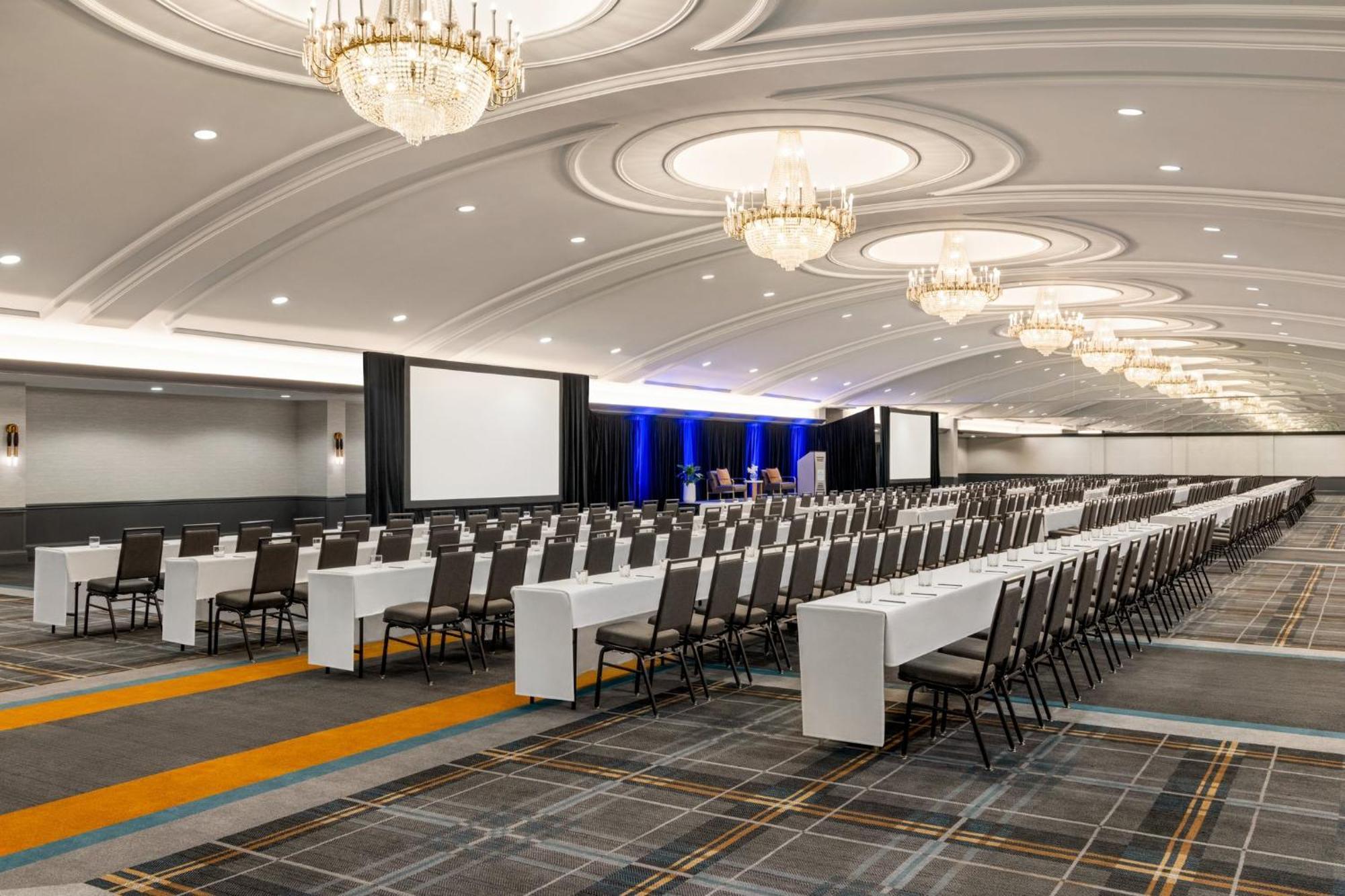 Crowne Plaza Louisville Airport Expo Ctr By Ihg Exterior foto